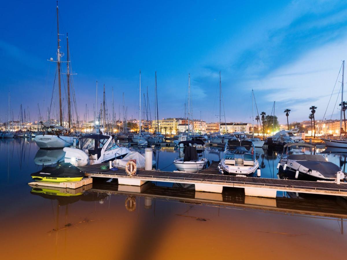 A21 - 1 Bed Apartment In Marinapark Lagos Bagian luar foto
